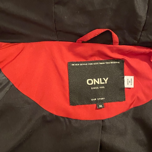 ONLY Puffer Coat size M - Picture 4 of 4